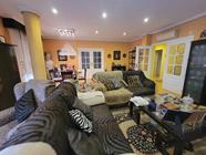 Piso   de 3 dormitorios,1 baño, salón totalmente amoblada, cocina, amplia terraza desde el salón hasta dos dormitorios, cuartos exteriores, calefacción gas ciudad, puertas nuevas, aire acondicionado, suelo tarima.  Precio:110.000€